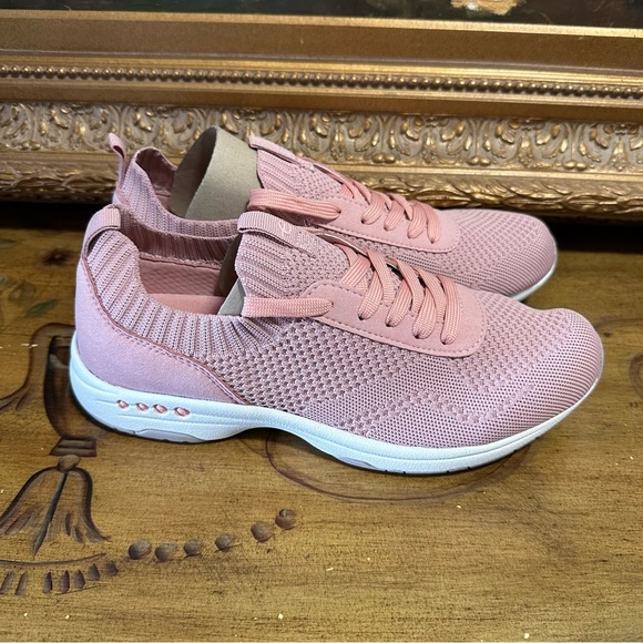 Easy Spirit Shoes - Easy Spirit Tahlor womens Sneaker Shoes Purple Pink Brand New Ladies